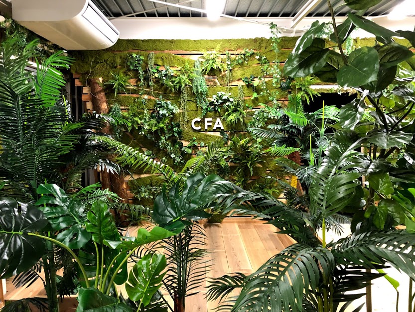 フェイクグリーンでつくるリアルジャングル空間 オフィス Kumiki Project ともに つくるを 楽しもう